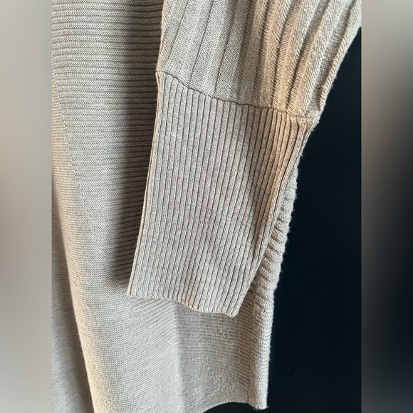 🍂 PICADILLY Canadian Brand Beige Round Neck Sweater with Dolman Sleeves - Picture 5 of 10